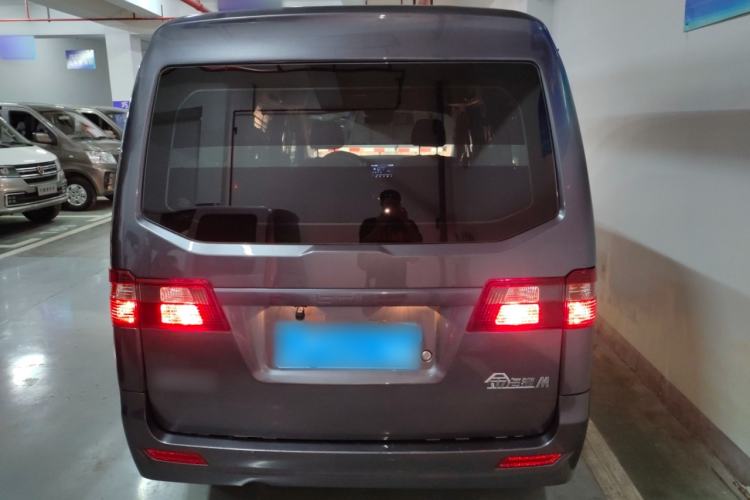 Used Jinbei Gold Hiace M Classic 2024 1.5L Engineering Lion Passenger Vehicle 5 Seats Rear