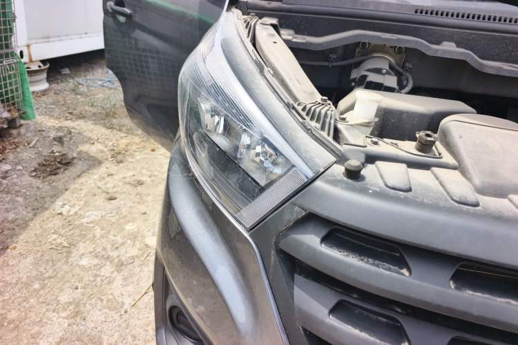 Used Jinbei Gold Hiace M Classic 2024 1.5L Engineering Lion Passenger Vehicle 5 Seats Right Front Headlight