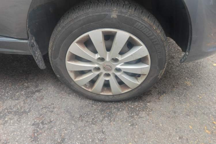 Used Jinbei Gold Hiace M Classic 2024 1.5L Travel Lion Passenger Van 6 Seats Right Front Wheel Hub