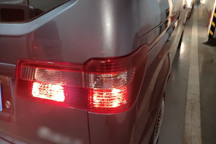 Used Jinbei Gold Hiace M Classic 2024 1.5L Engineering Lion Passenger Vehicle 5 Seats Right Rear Taillight