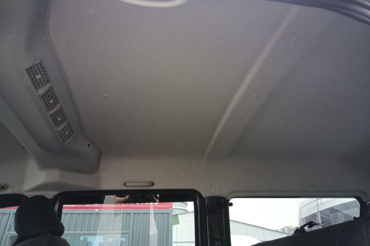 Used Jinbei Gold Hiace M Classic 2024 1.5L Engineering Lion Passenger Vehicle 5 Seats Roof