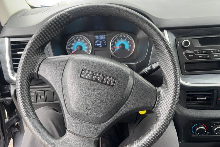 Used Jinbei Gold Hiace M Classic 2024 1.5L Engineering Lion Passenger Vehicle 5 Seats Steering Wheel