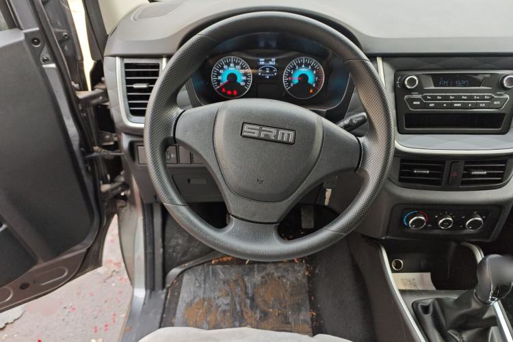 Used Jinbei Gold Hiace M Classic 2024 1.5L Engineering Lion Passenger Van 7 Seats Steering Wheel