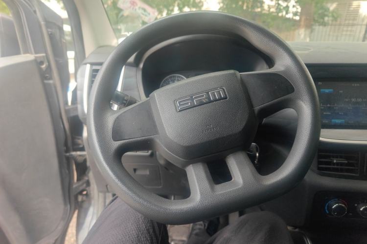 Used Jinbei Gold Hiace M Classic 2024 1.5L Travel Lion Passenger Van 6 Seats Steering Wheel