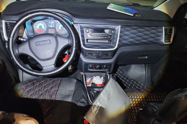 Used Jinbei Gold Hiace M Classic 2024 1.5L Engineering Lion Passenger Vehicle 6 Seats Center Console