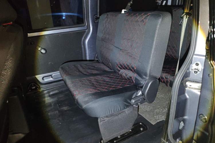 Used Jinbei Gold Hiace M Classic 2024 1.5L Engineering Lion Passenger Vehicle 6 Seats Left Rear Seat
