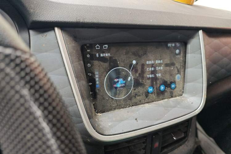 Used Jinbei Gold Hiace M Classic 2024 1.5L Engineering Lion Passenger Van 7 Seats Audio And AC Panel