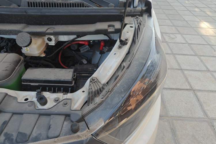 Used Jinbei Gold Hiace M Classic  Engine Bay Left