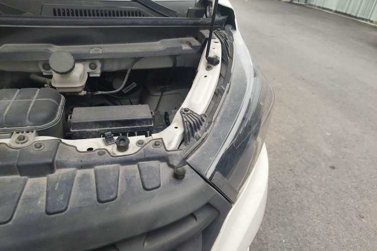 Used Jinbei Gold Hiace M Classic 2024 1.6L Travel Lion Van 2-Seater Engine Bay Left