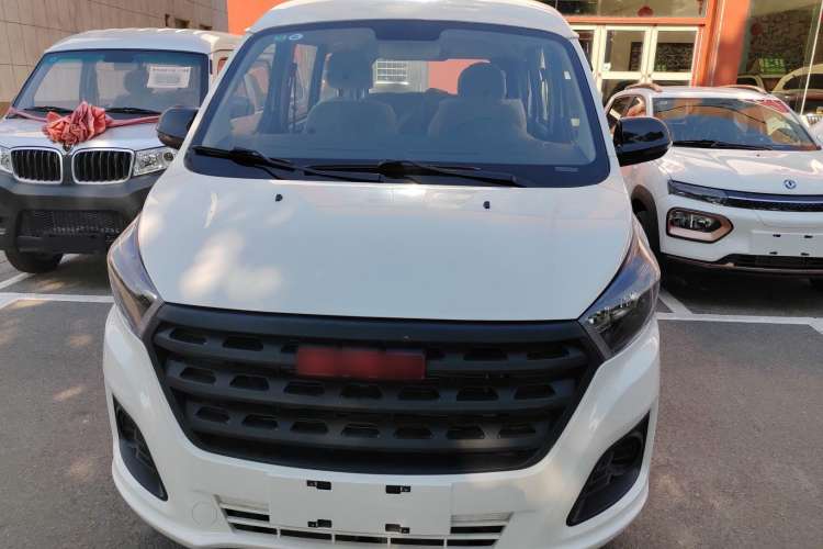 Used Jinbei Gold Hiace M Classic 2024 1.5L Engineering Lion Passenger Vehicle 6 Seats Exterior 1
