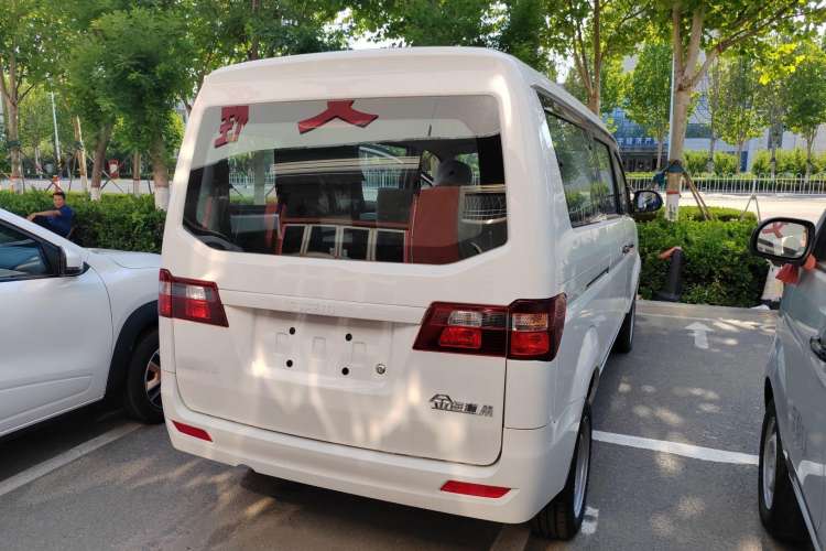 Used Jinbei Gold Hiace M Classic 2024 1.5L Engineering Lion Passenger Vehicle 6 Seats Exterior 3
