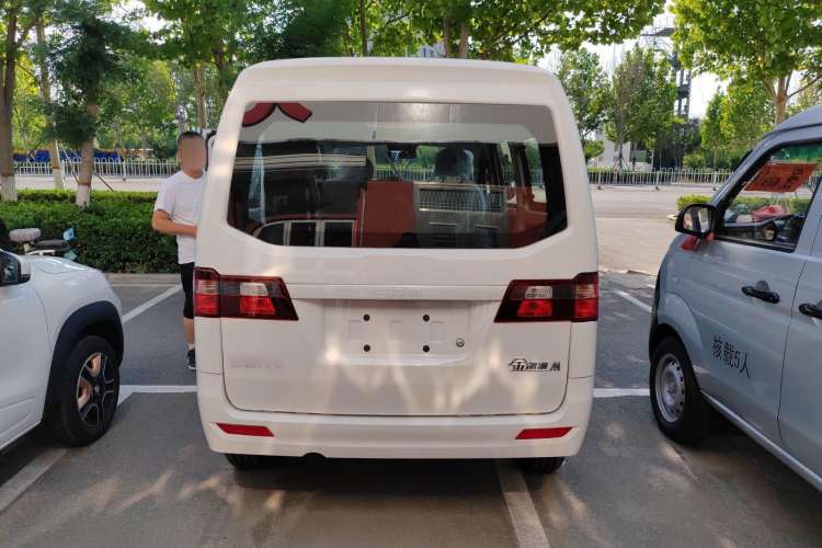 Used Jinbei Gold Hiace M Classic 2024 1.5L Engineering Lion Passenger Vehicle 6 Seats Exterior 4