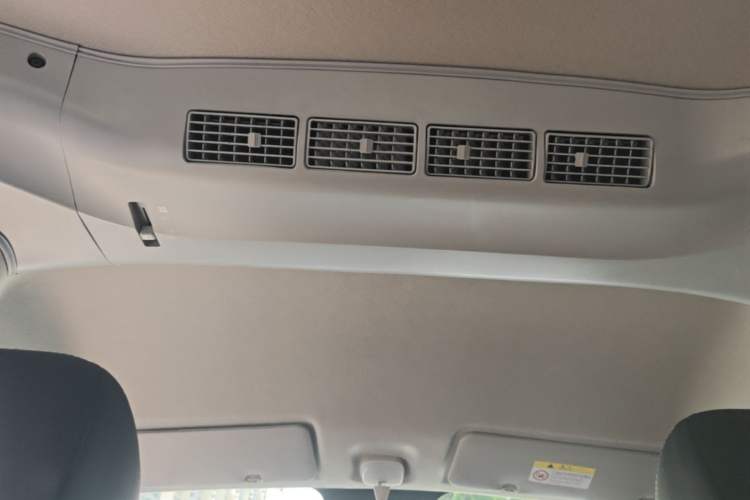 Used Jinbei Gold Hiace M Classic 2024 1.5L Travel Lion Passenger Van 7 Seats Headliner