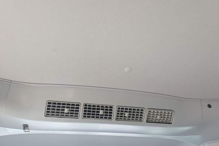 Used Jinbei Gold Hiace M Classic 2024 1.5L Travel Lion Passenger Van 7 Seats Headliner