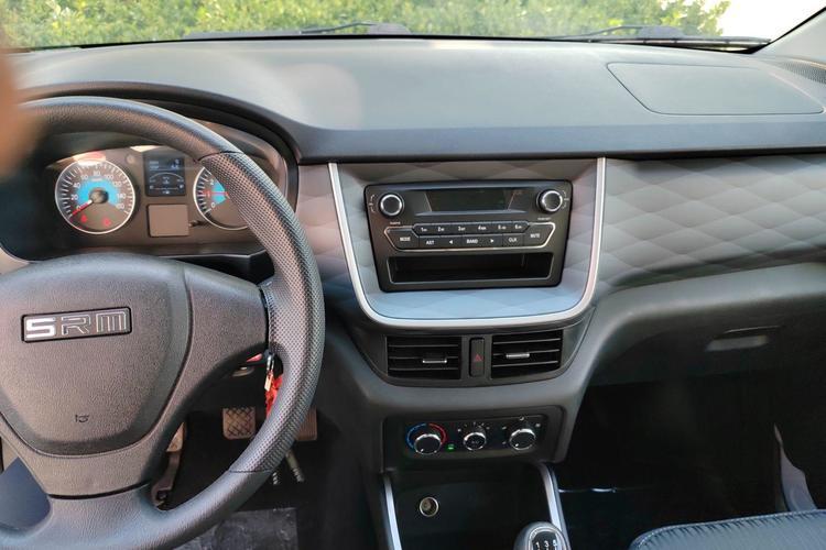 Used Jinbei Gold Hiace M Classic 2024 1.5L Engineering Lion Passenger Vehicle 6 Seats Interior 3