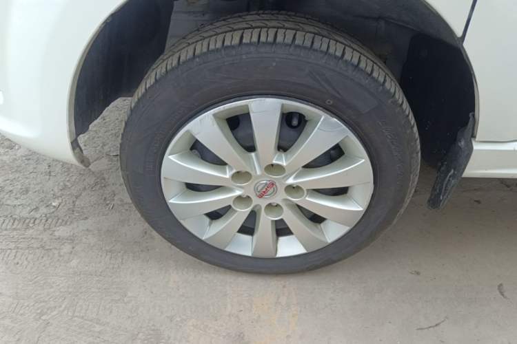 Used Jinbei Gold Hiace M Classic 2024 1.5L Travel Lion Passenger Van 7 Seats Left Front Wheel Hub