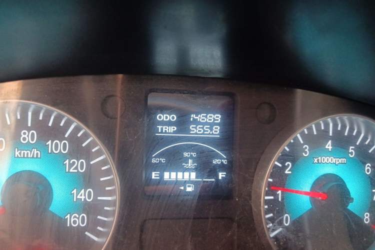 Used Jinbei Gold Hiace M Classic 2024 1.5L Engineering Lion Passenger Van 7 Seats Odometer Close Up