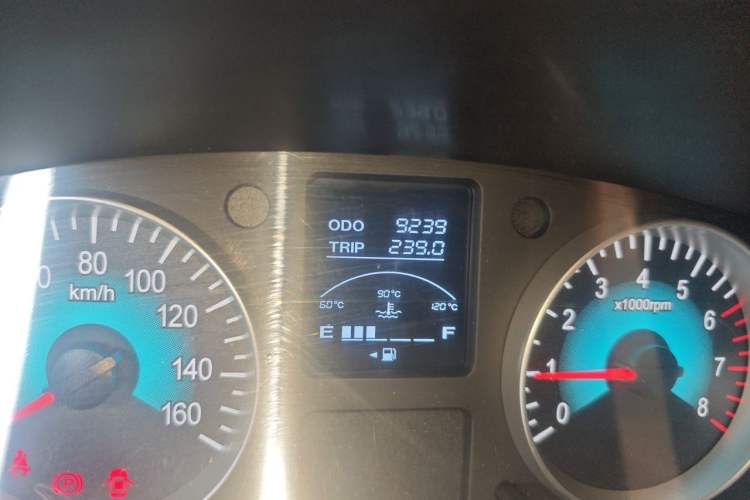 Used Jinbei Gold Hiace M Classic 2024 1.5L Engineering Lion Passenger Vehicle 6 Seats Odometer Close Up