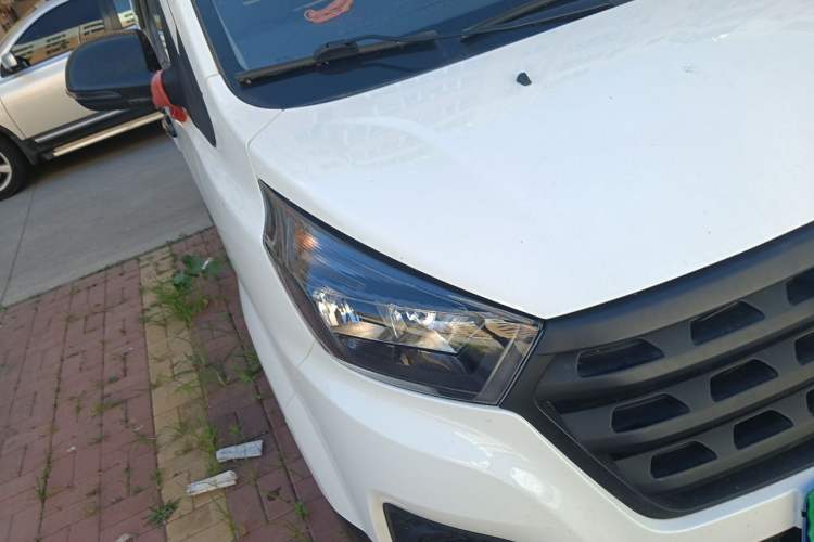Used Jinbei Gold Hiace M Classic 2024 1.5L Engineering Lion Passenger Van 7 Seats Right Front Headlight