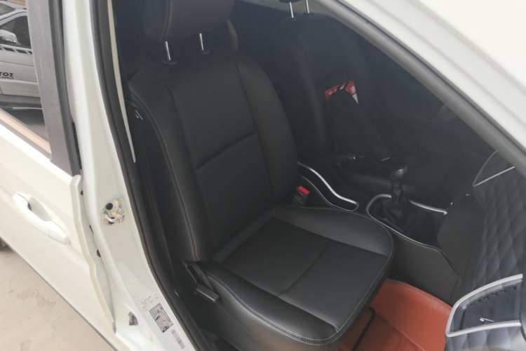 Used Jinbei Gold Hiace M Classic 2024 1.5L Travel Lion Passenger Van 7 Seats Right Front Seat