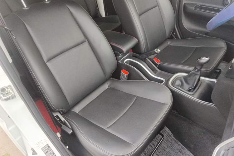 Used Jinbei Gold Hiace M Classic 2024 1.5L Travel Lion Passenger Van 7 Seats Right Front Seat