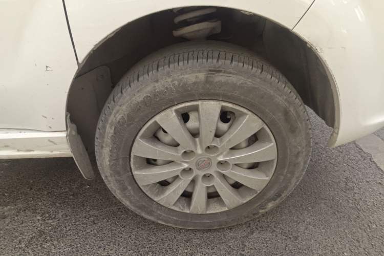 Used Jinbei Gold Hiace M Classic 2024 1.5L Engineering Lion Passenger Vehicle 6 Seats Right Front Wheel Hub