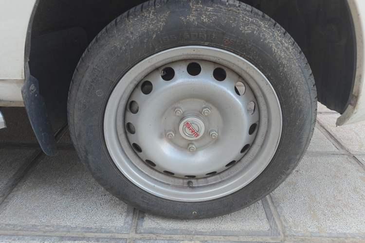 Used Jinbei Gold Hiace M Classic  Right Front Wheel Hub