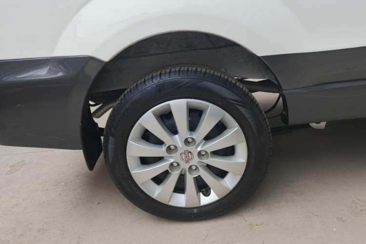 Used Jinbei Gold Hiace M Classic 2024 1.5L Travel Lion Passenger Van 7 Seats Right Rear Wheel Hub