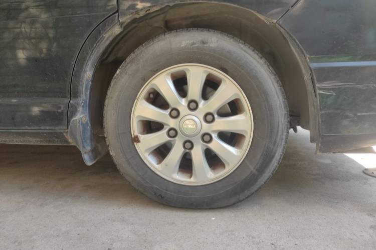 Used Jinbei Grace 2008 2.4L Zunling Standard (Long Wheelbase) 9-Seater 4RB2 Right Front Wheel Hub