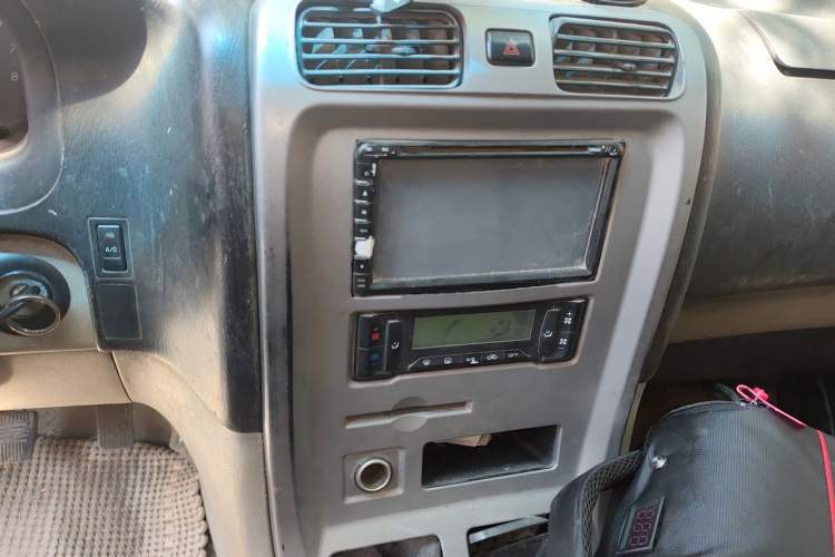 Used Jinbei Grace 2008 2.0L Zhi Ling Standard Version (Short Wheelbase) 4G20D4L Audio And AC Panel