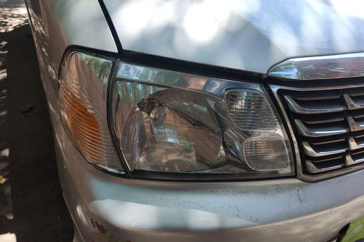 Used Jinbei Grace 2008 2.0L Zhi Ling Standard Version (Short Wheelbase) 4G20D4L Right Front Headlight