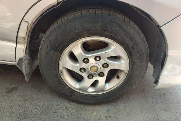 Used Jinbei Grace 2008 2.0L Zhi Ling Standard Version (Short Wheelbase) 4G20D4L Right Front Wheel Hub