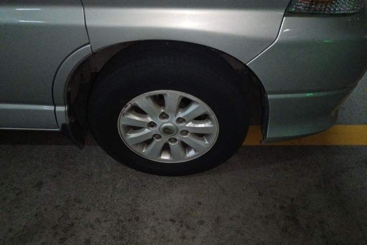 Used Jinbei Grace 2008 2.0L Zhi Ling Standard Version (Short Wheelbase) 4G20D4L Right Front Wheel Hub