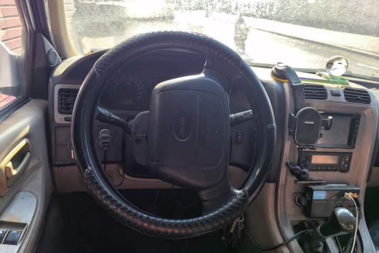 Used Jinbei Grace 2008 2.0L Zhi Ling Base Version (Long Wheelbase) 9-Seater 4G20D4L Steering Wheel