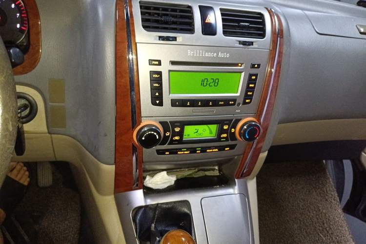 Used Jinbei Grace 2010 2.4L 3rd Generation Luxury Long-Wheelbase 9-Seater — 4RB2 Audio And AC Panel