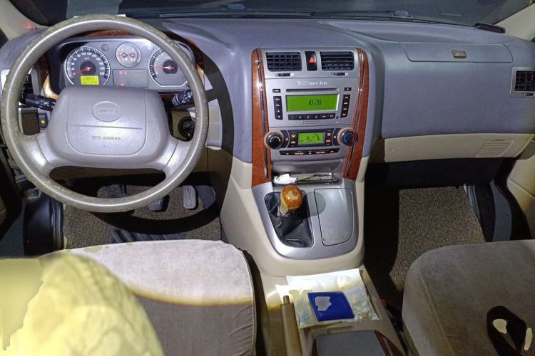 Used Jinbei Grace 2010 2.4L 3rd Generation Luxury Long-Wheelbase 9-Seater — 4RB2 Center Console