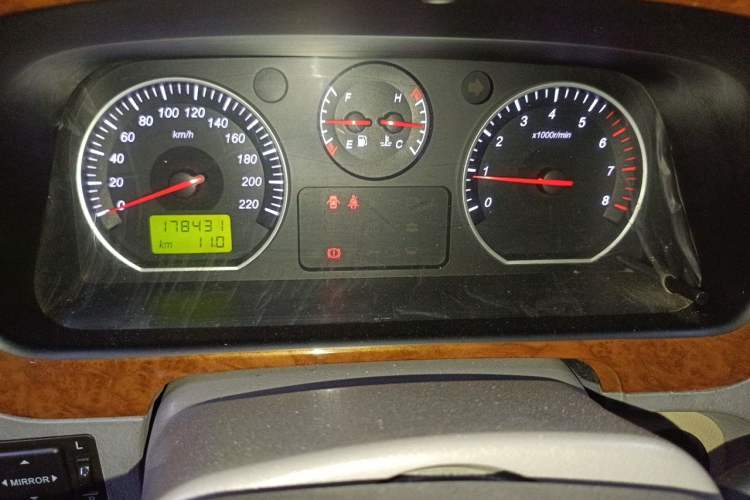 Used Jinbei Grace 2010 2.4L 3rd Generation Luxury Long-Wheelbase 9-Seater — 4RB2 Instrument Cluster