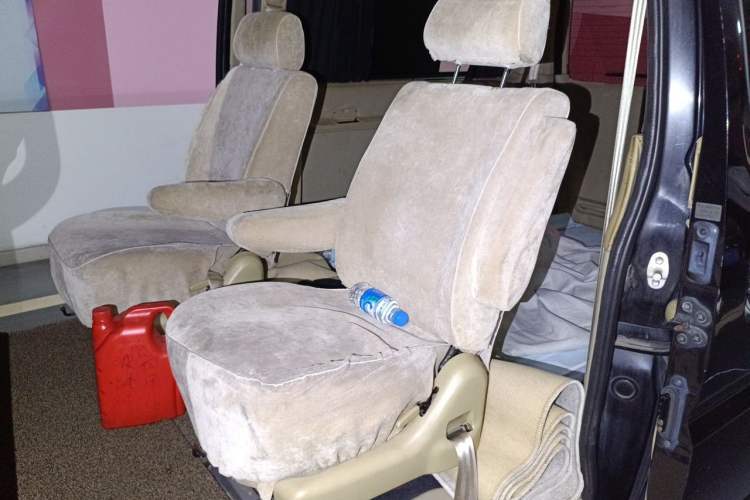 Used Jinbei Grace 2010 2.4L 3rd Generation Luxury Long-Wheelbase 9-Seater — 4RB2 Left Rear Seat