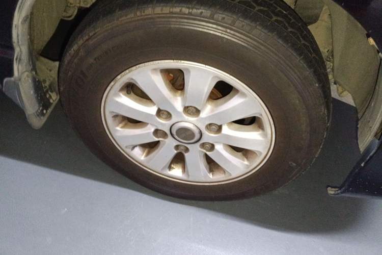 Used Jinbei Grace 2010 2.4L 3rd Generation Luxury Long-Wheelbase 9-Seater — 4RB2 Right Front Wheel Hub
