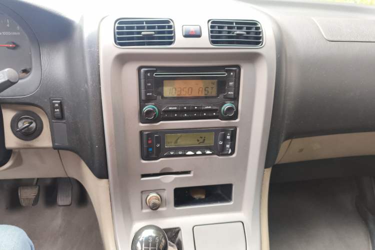 Used Jinbei Grace 2010 2.0L Ruixiang Luxury Version (Short Wheelbase) 1TR Audio And AC Panel