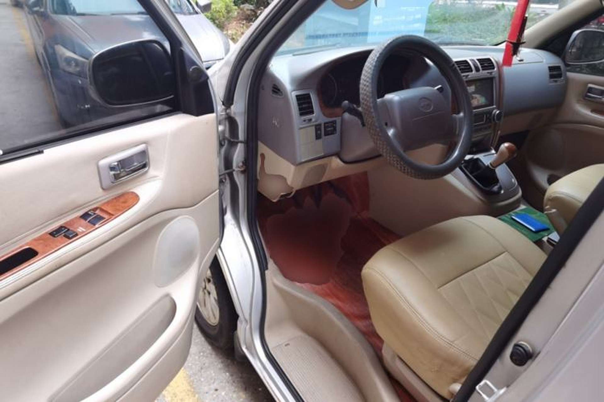 Used Jinbei Grace 2010 2.4L 3rd Generation Zunling Standard Version 9 Seats 9 Seats 4RB2 Driver Seat
