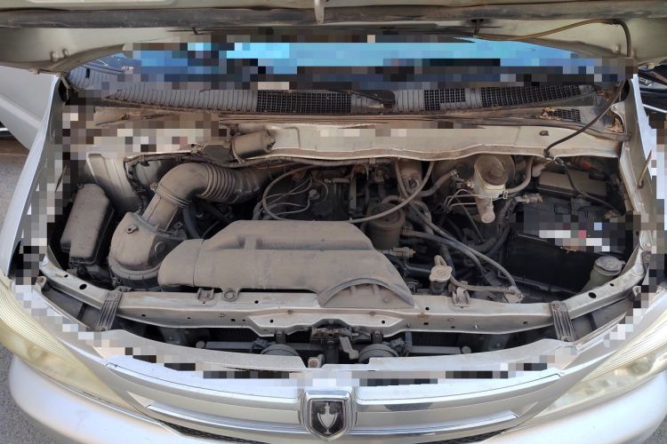 Used Jinbei Grace 2010 2.4L 3rd Generation Luxury Long-Wheelbase 9-Seater — 4RB2 Engine Bay