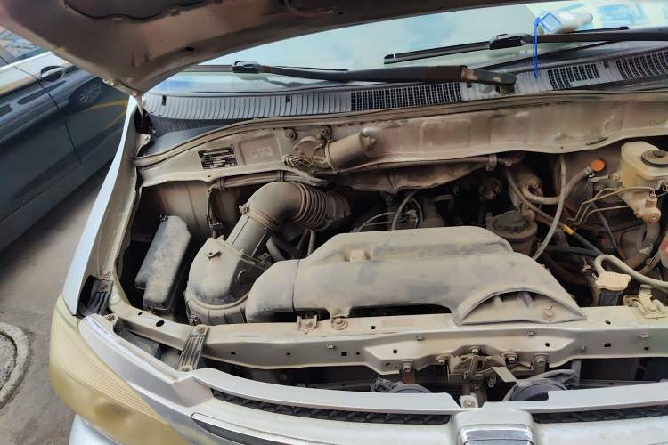 Used Jinbei Grace 2010 2.4L 3rd Generation Luxury Long-Wheelbase 9-Seater — 4RB2 Engine Bay Right