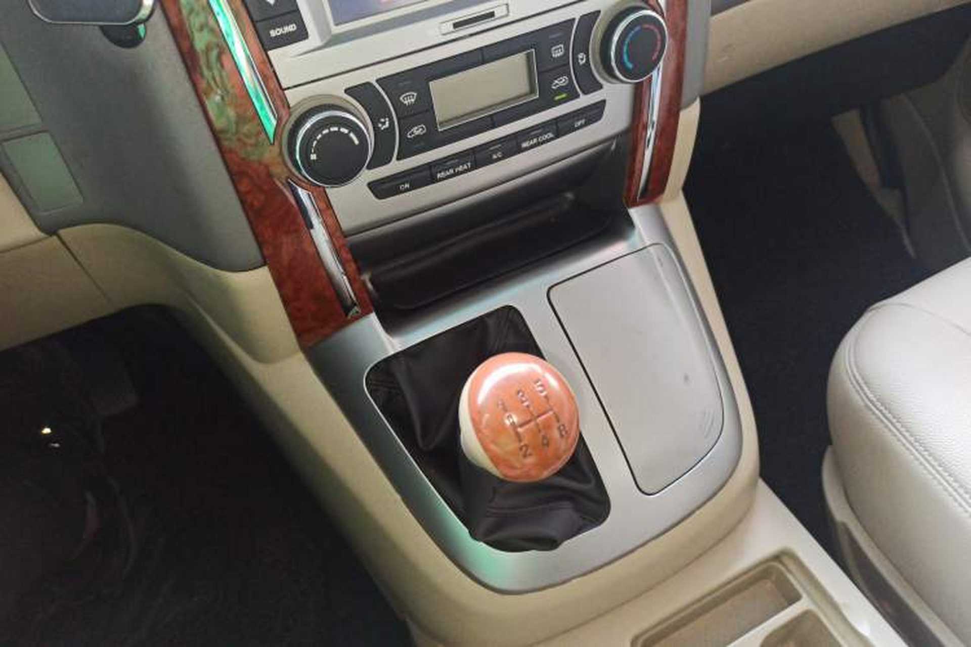 Used Jinbei Grace 2010 2.7L 3rd Generation Yu Ling Luxury Version Long Wheelbase 9-Seater Equipped with 2TR Engine Gear Lever