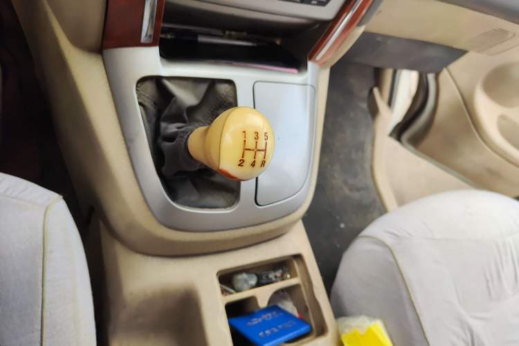 Used Jinbei Grace 2010 2.4L 3rd Generation Luxury Long-Wheelbase 9-Seater — 4RB2 Gear Lever