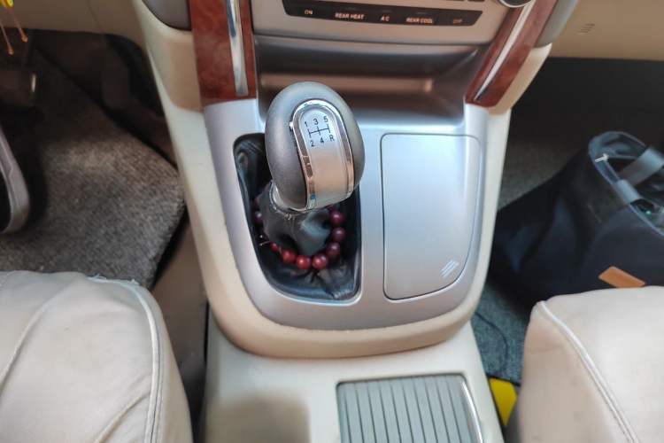 Used Jinbei Grace 2010 2.4L 3rd Generation Luxury Long-Wheelbase 9-Seater — 4RB2 Gear Lever