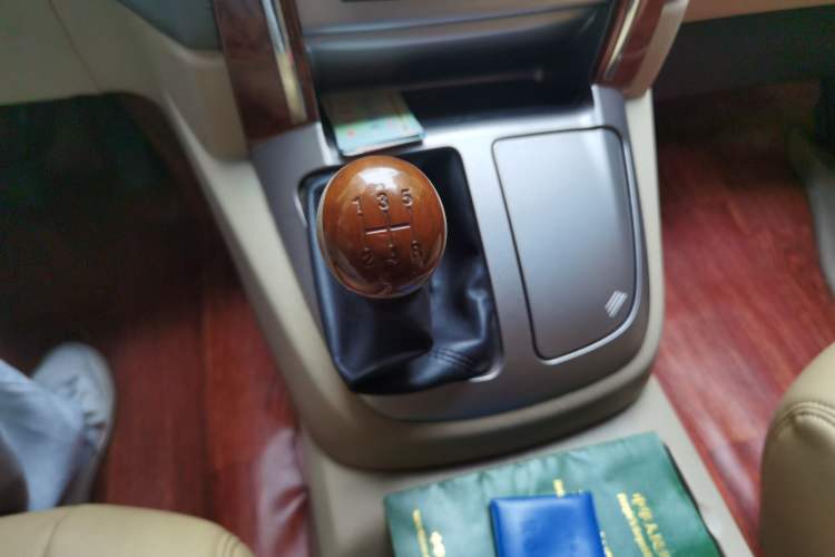 Used Jinbei Grace 2010 2.4L 3rd Generation Zunling Standard Version 9 Seats 9 Seats 4RB2 Gear Lever