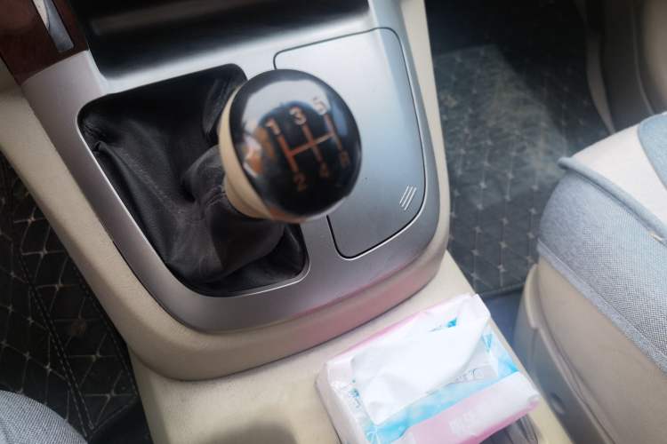 Used Jinbei Grace 2010 2.4L 3rd Generation Luxury Long-Wheelbase 9-Seater — 4RB2 Gear Lever