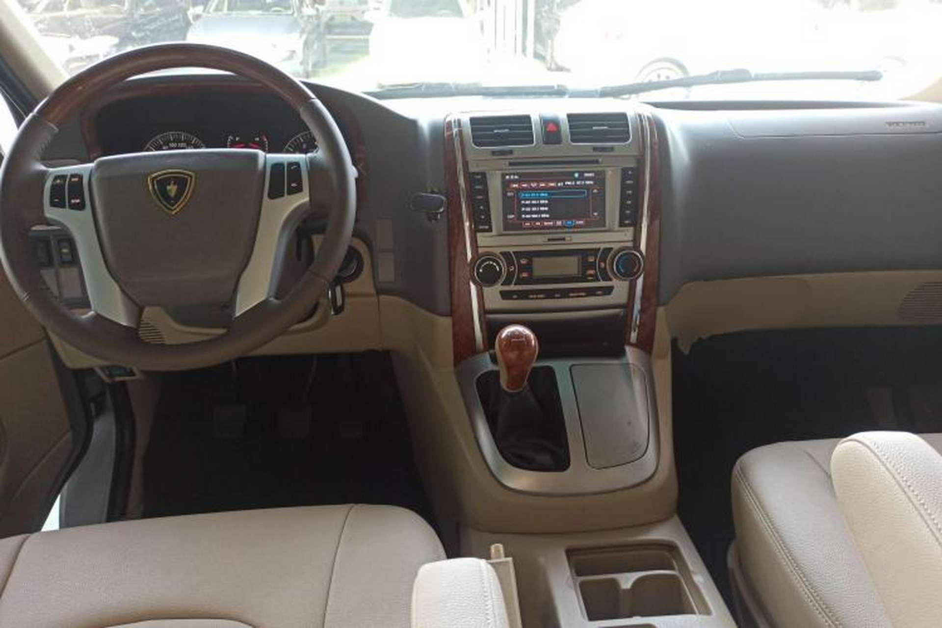 Used Jinbei Grace 2010 2.7L 3rd Generation Yu Ling Luxury Version Long Wheelbase 9-Seater Equipped with 2TR Engine Interior 2
