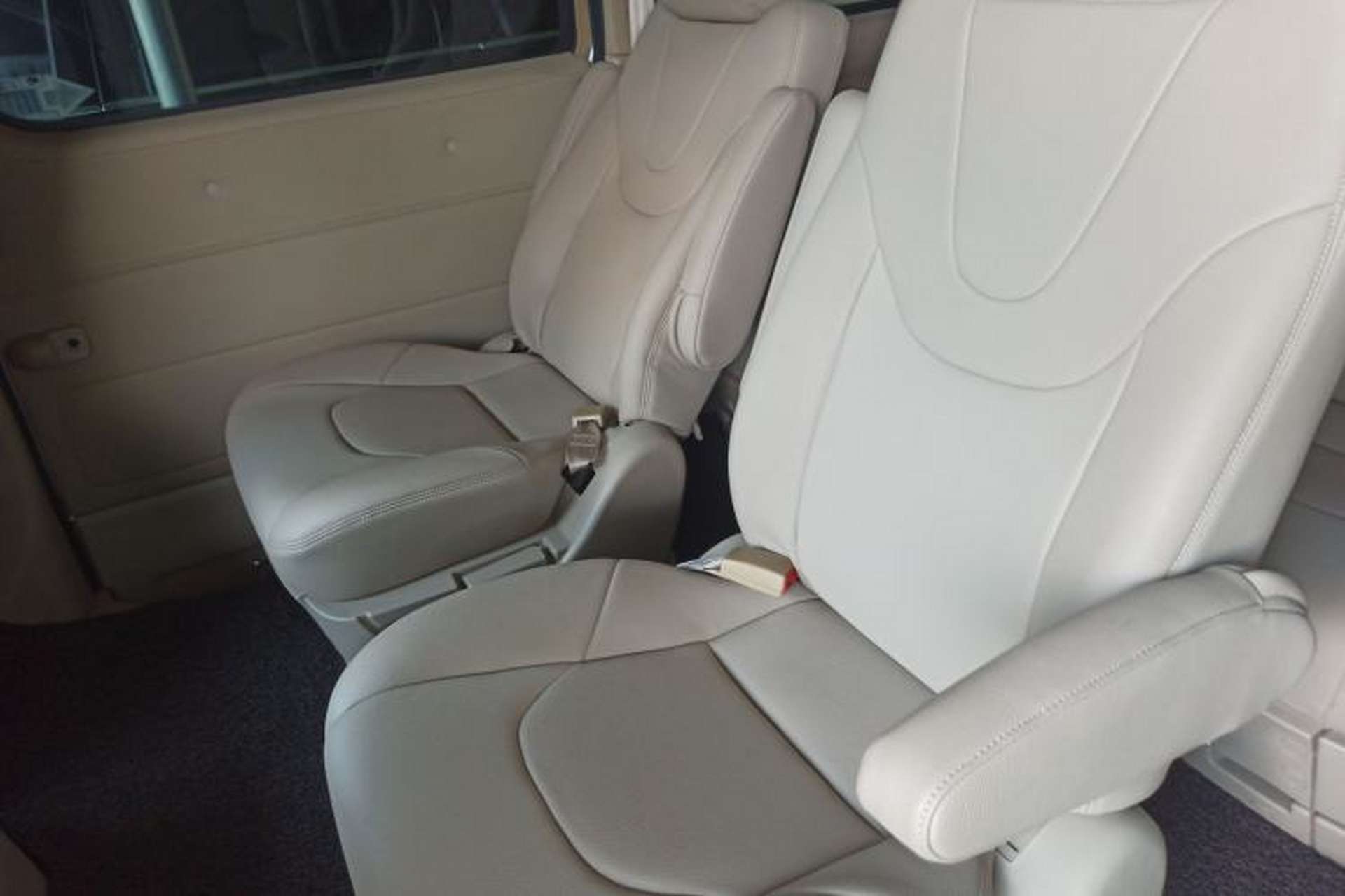 Used Jinbei Grace 2010 2.7L 3rd Generation Yu Ling Luxury Version Long Wheelbase 9-Seater Equipped with 2TR Engine Interior 4